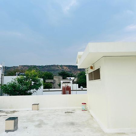 Private & Elegant 3Bhk Villa, Hillside Hideaway, 10 Mins From Mh Bus Stand أورانغاباد المظهر الخارجي الصورة